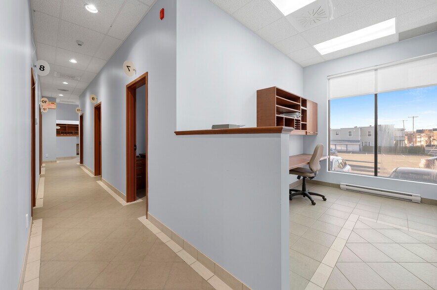 More Photos Of 84 Rue Court, Granby Medical For Sale