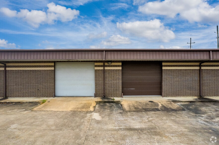 More Photos Of 6735 Theall Rd, Houston Light Manufacturing For Sale