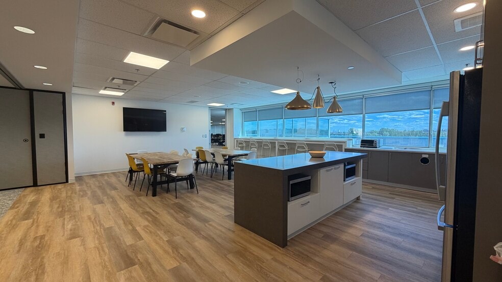 More Photos Of 1200 59th Ave SE, Calgary Office Residential For Lease