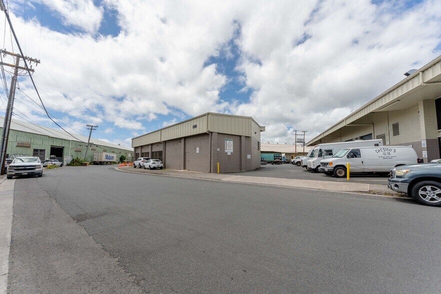 More Photos Of 2290 Alahao Pl, Honolulu Unknown For Lease