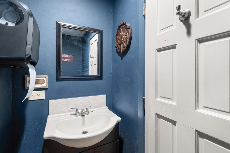 More Photos Of 335 Main St, Carbondale General Retail For Sale