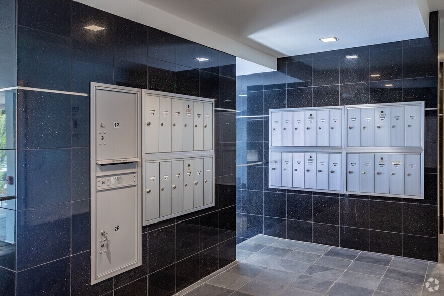 More Photos Of 2020 SW Salmon St, Portland Apartments For Sale