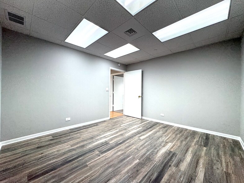 More Photos Of 9856 Derby Ln, Westchester Warehouse For Lease