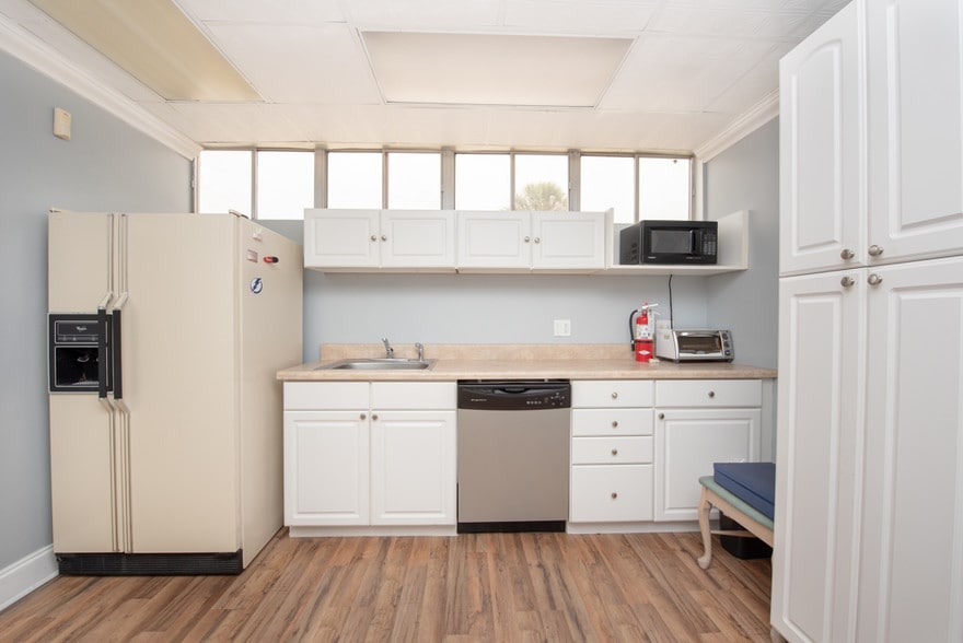 More Photos Of 7430 Tamiami Trl, Sarasota Loft Creative Space For Lease