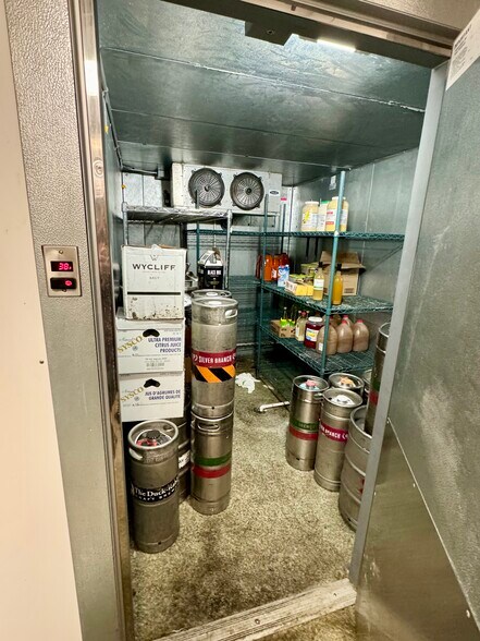 More Photos Of 529 E Howell Ave, Alexandria Restaurant For Lease