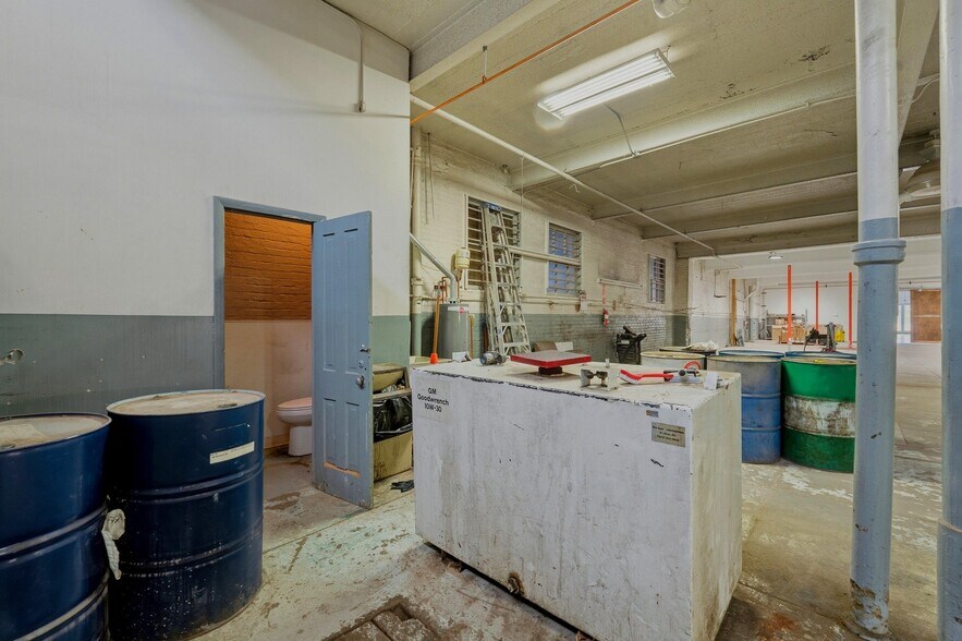More Photos Of 422-426 E Main St, Trinidad Auto Dealership For Sale