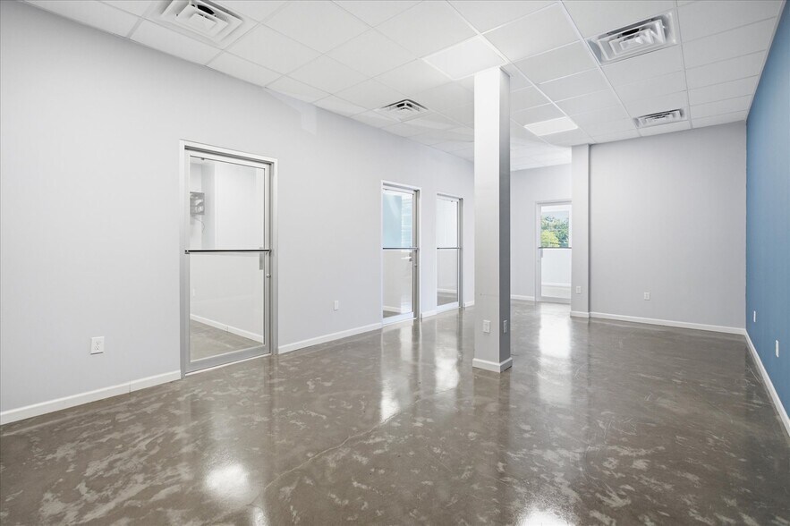 More Photos Of 419 N Country Rd, Saint James Office For Lease