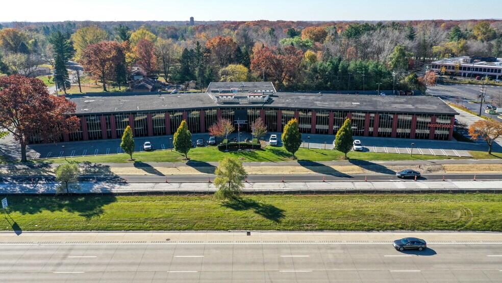 More Photos Of 24445 Northwestern Hwy, Southfield Office For Lease