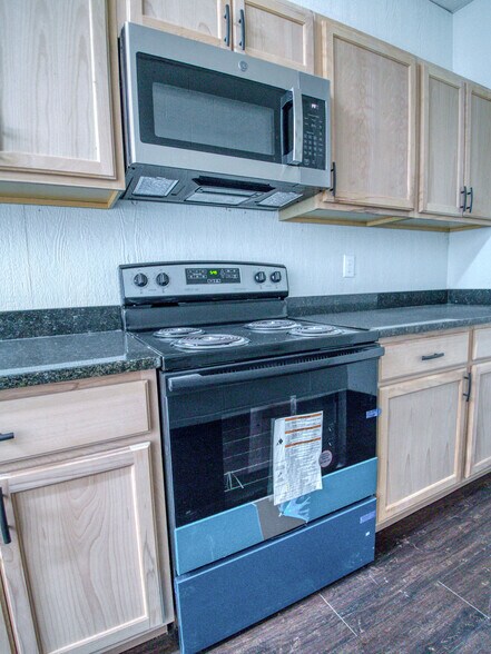 More Photos Of 2000 N MacArthur Blvd, Oklahoma City Storefront Retail Residential For Sale