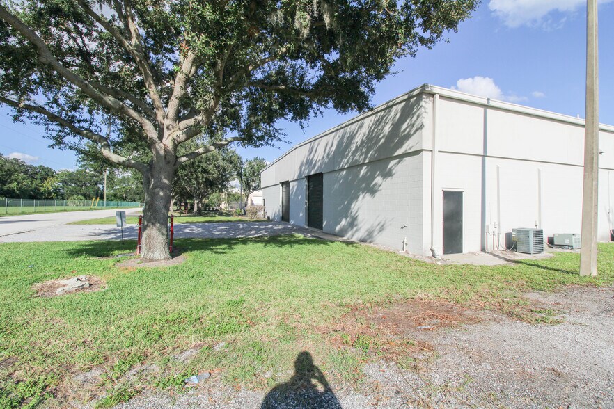 More Photos Of 2350 Us-17-92, Longwood Showroom For Lease