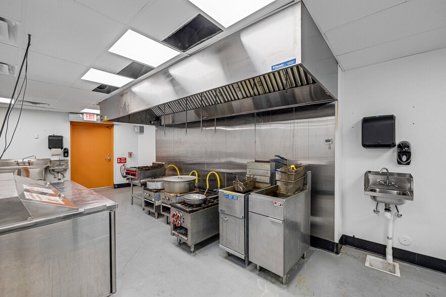 More Photos Of 10-18 W Pacific Ave, Henderson Storefront Retail Office For Sale