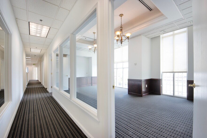 More Photos Of 888 E Las Olas Blvd, Fort Lauderdale Office For Lease