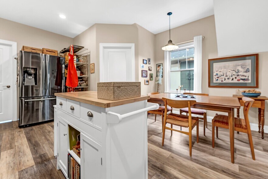 More Photos Of 6576 E Quaker St, Orchard Park Freestanding For Sale