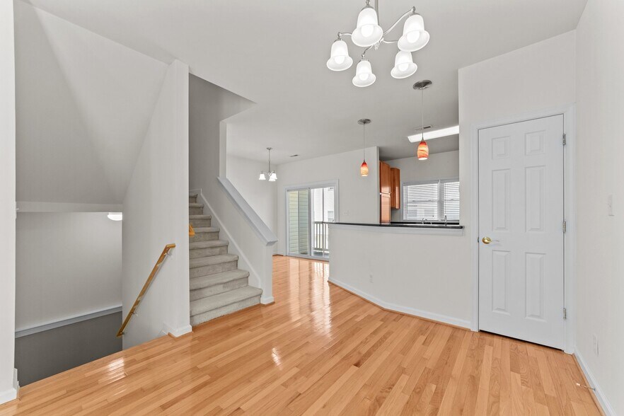 More Photos Of 2007 Baltic Ave, Virginia Beach Apartments For Sale