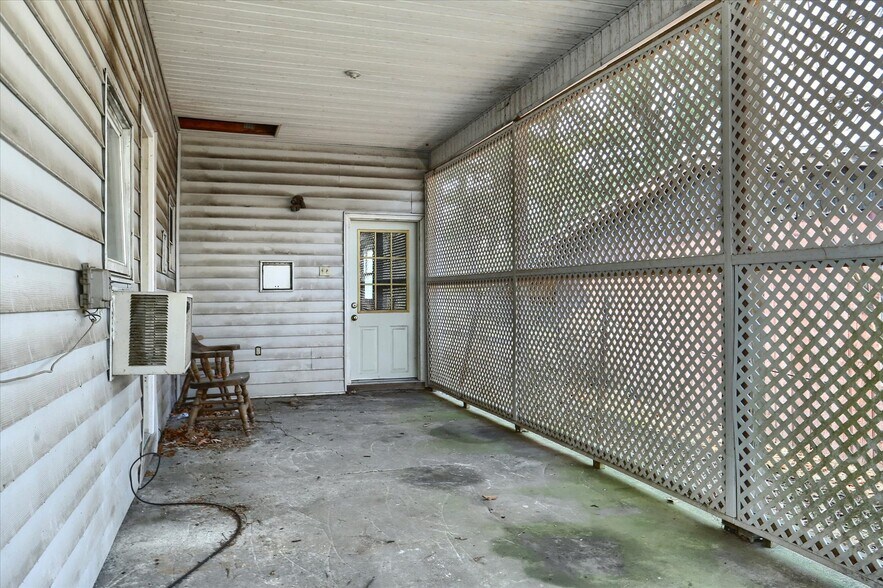 More Photos Of 145 Chamberlaine Ave, Pottsville Flex For Sale