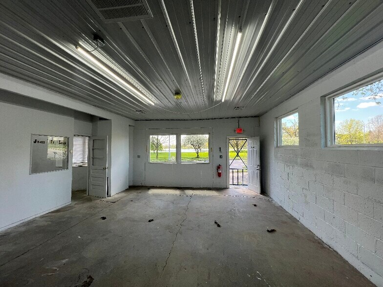 More Photos Of 655 Findlay Rd, Lima Auto Repair For Sale