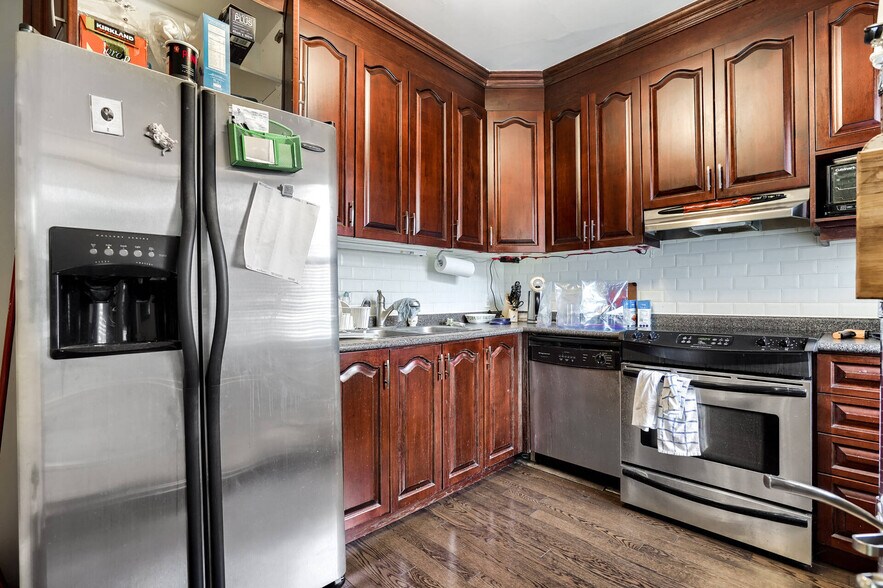 More Photos Of 4 Oriole Gdns, Toronto Apartments For Sale