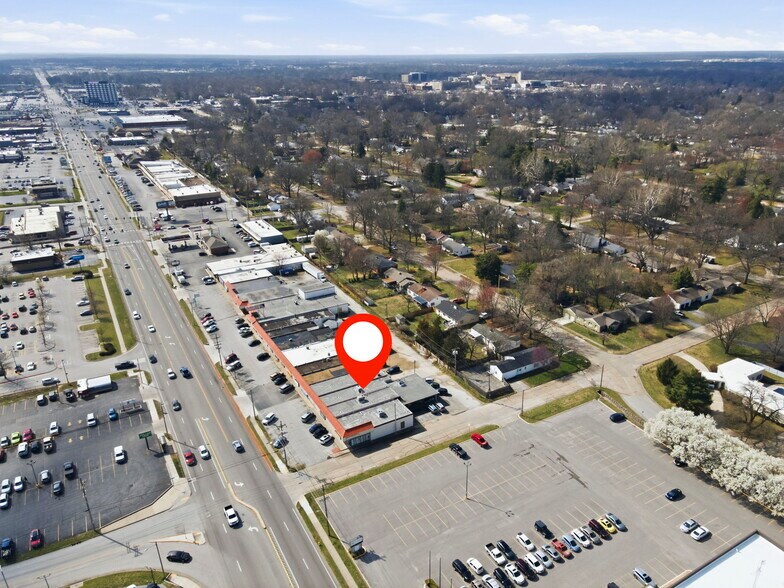 More Photos Of 1718 E Meadowmere St, Springfield General Retail For Lease