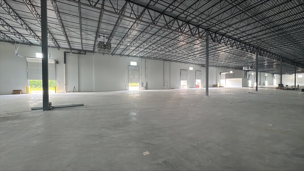 More Photos Of 20340 Grassy Branch Rd, Westfield Warehouse For Lease