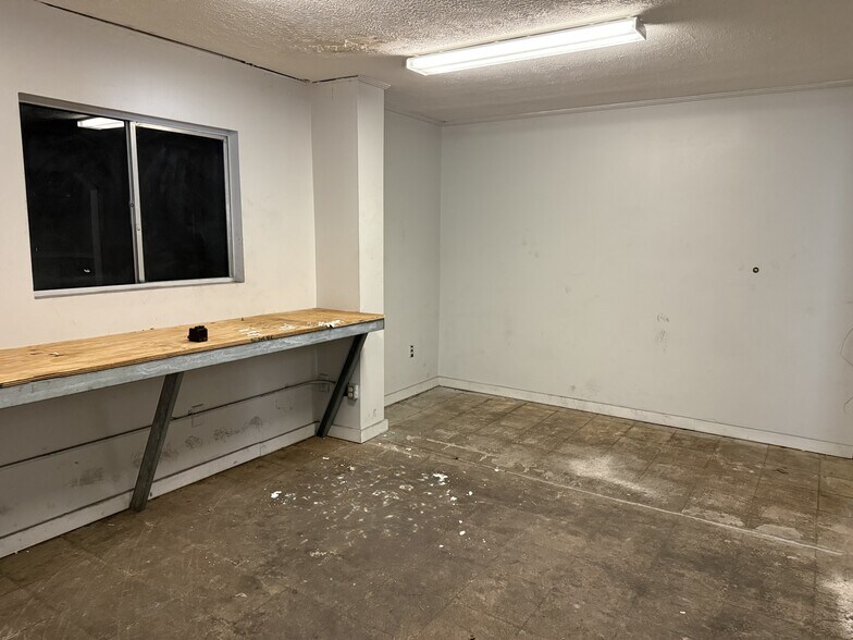 More Photos Of 210 NW 13th St, Ocala Warehouse For Lease