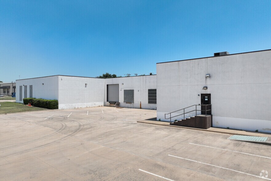 More Photos Of 5050 Rondo Dr, Fort Worth Manufacturing For Sale
