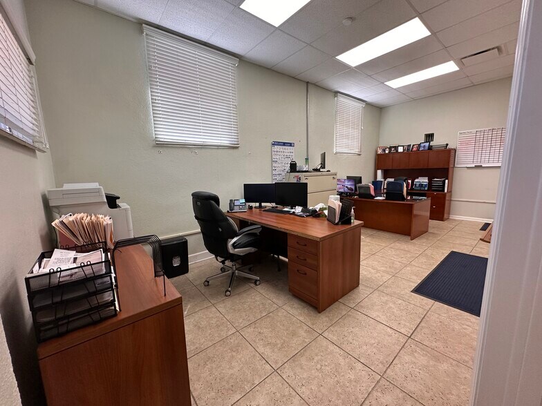 More Photos Of 221 N Scenic Hwy, Frostproof Flex For Lease
