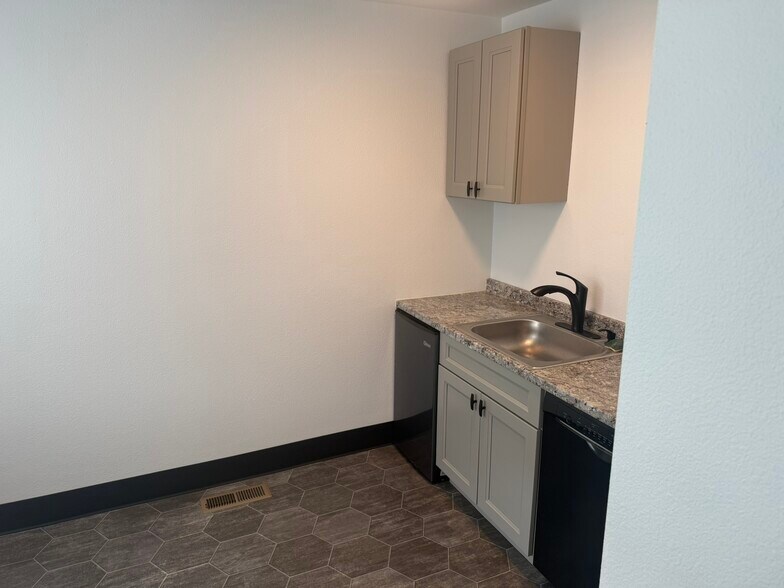 More Photos Of 345 Lincoln St SE, Salem Office For Lease