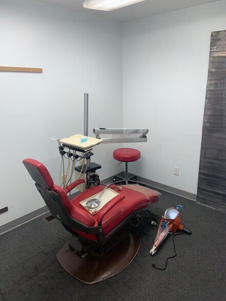 More Photos Of 26831 Woodward Ave, Huntington Woods Medical For Lease