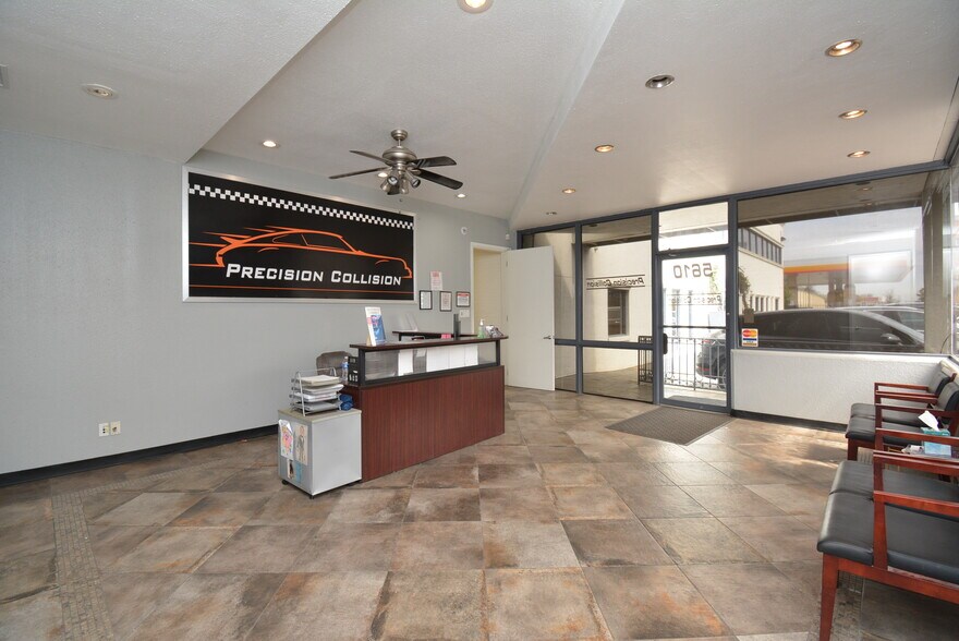 More Photos Of 5610-5613 Southwest Fwy, Houston Flex For Lease