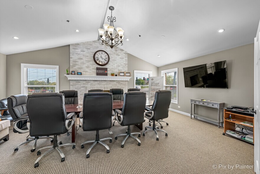 More Photos Of 1060 E Lake St, Hanover Park Office For Sale