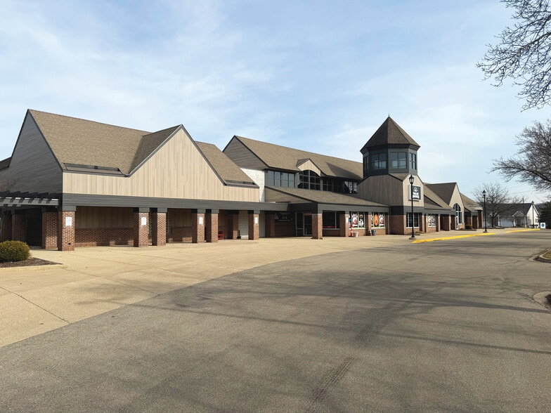 Primary Photo Of 6761-6771 Cascade Rd SE, Grand Rapids Supermarket For Lease