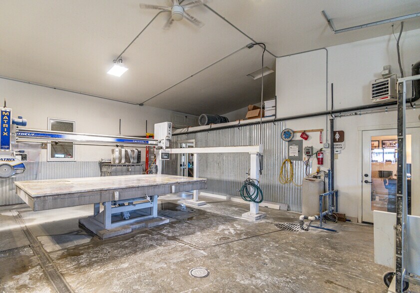 More Photos Of 723 N Curtis Ct, Sisters Industrial For Sale