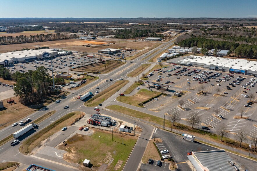 More Photos Of 5550 McFarland Blvd, Northport General Retail For Lease