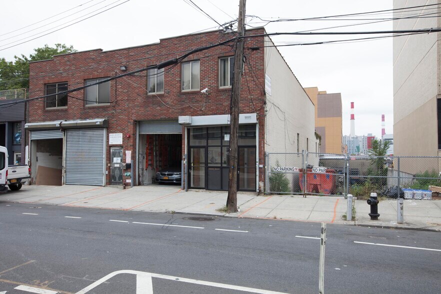 Primary Photo Of 3838 Crescent St, Long Island City Manufacturing For Sale