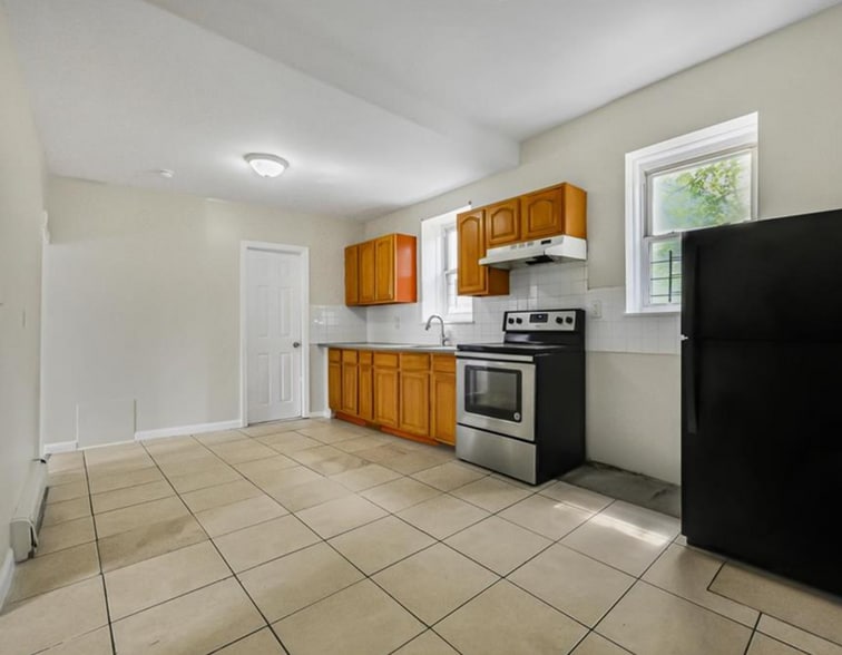 More Photos Of 704-706 E 183rd St, Bronx Office Residential For Sale