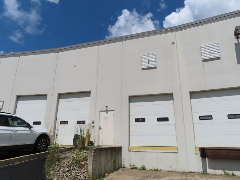 More Photos Of 2097 London Rd, Delaware Warehouse For Lease