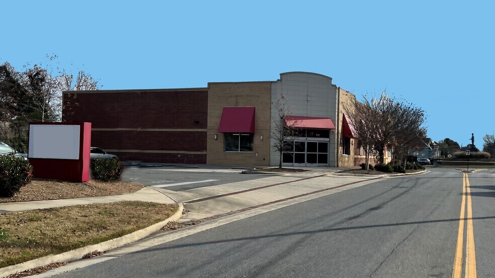 More Photos Of 408 Federal St, Lynchburg General Retail For Lease