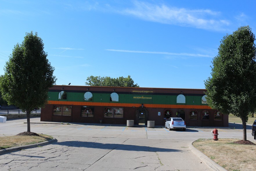 More Photos Of 12414 Hall Rd, Sterling Heights Restaurant For Sale