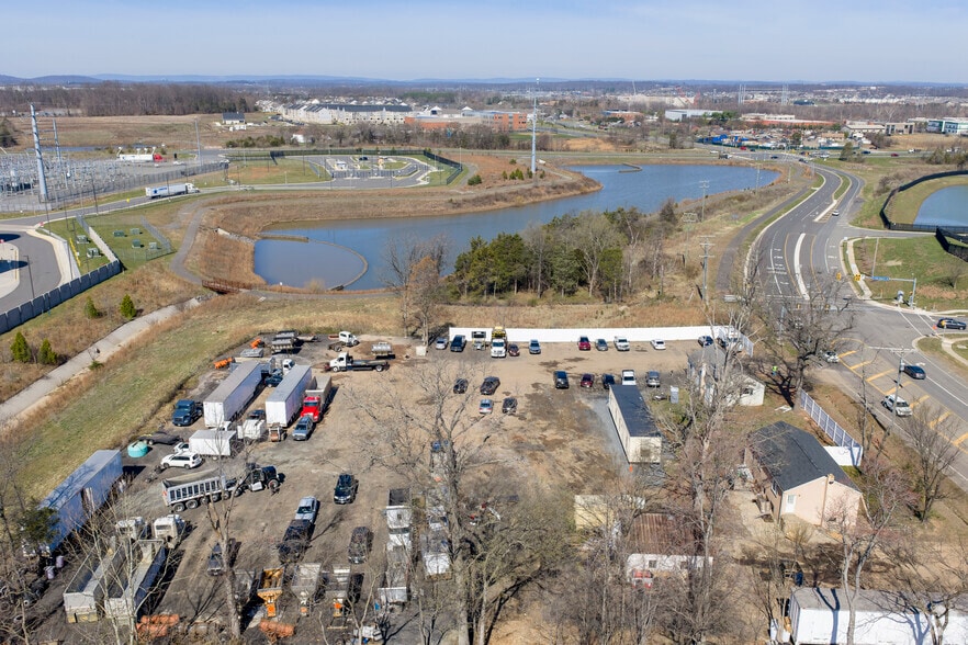 More Photos Of 25119-25137 Arcola Mills Dr, Sterling Land For Lease