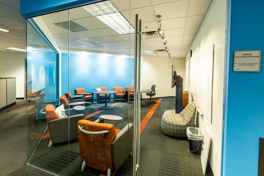 More Photos Of 8700 S Price Rd, Tempe Office For Sale