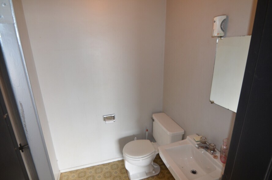 More Photos Of 5018 52 Ave, Tofield Warehouse For Sale