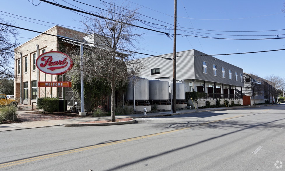 More Photos Of 200 E Grayson St, San Antonio Office For Lease