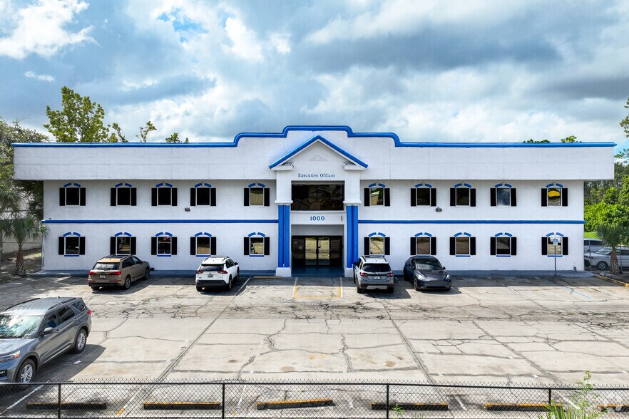 More Photos Of 1000-1026 Savage Ct, Longwood Flex For Sale