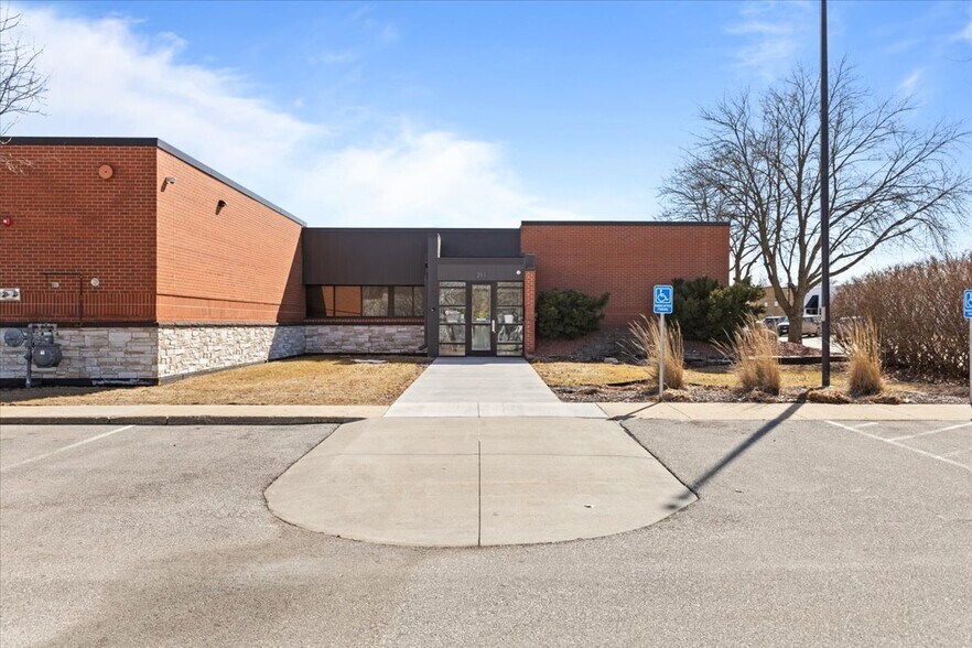More Photos Of 211 SW Walnut St, Ankeny Office For Sale