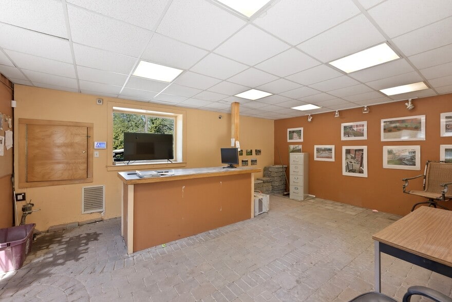 More Photos Of 86 Eastman St, Mansfield Specialty For Sale