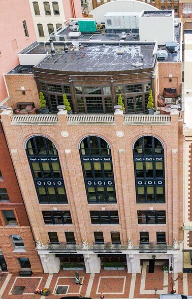 More Photos Of 126 Ottawa Ave NW, Grand Rapids Office For Lease