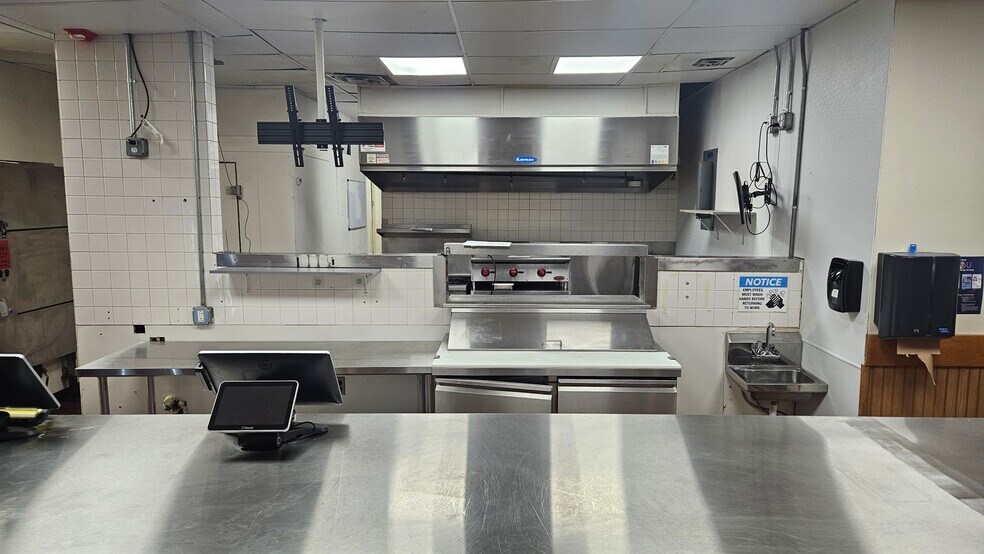 More Photos Of 325 E Main St, Milton Fast Food For Lease