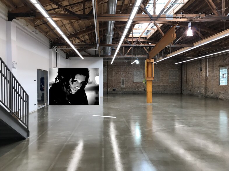 More Photos Of 1640 W Carroll Ave, Chicago Showroom For Lease