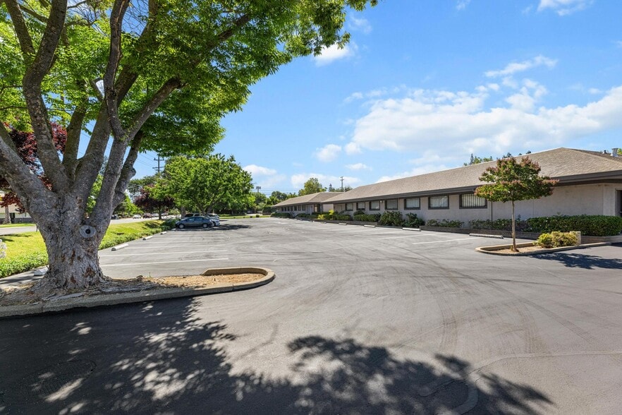 More Photos Of 3637 Mission Ave, Carmichael Unknown For Lease