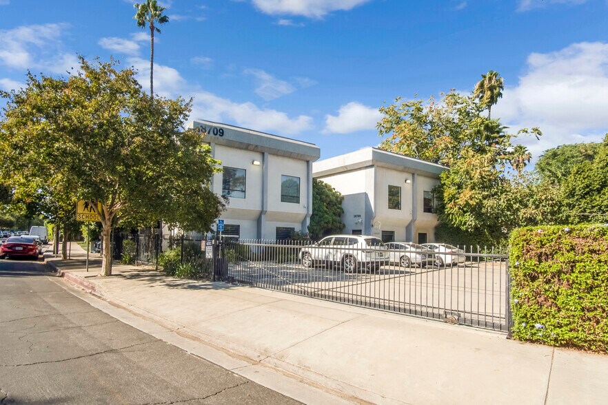 More Photos Of 18709 Topham St, Tarzana Loft Creative Space For Sale